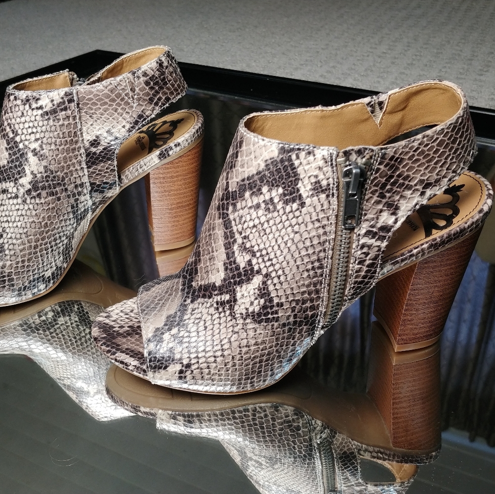 NWOT Fergalicous Open Toed  sandal heels